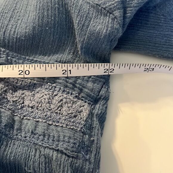 La Blues dip dyed gauze blouse. Mid-length sleeves w/ attached undergarment. - Picture 12 of 13